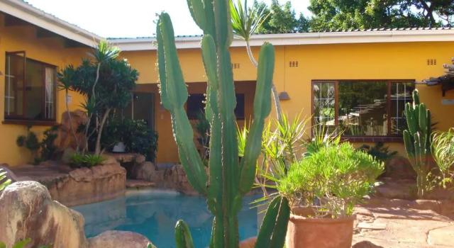 Семейный номер Standard Flintstones Guest House Durban