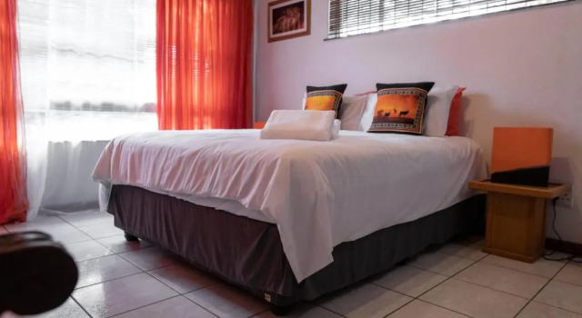 Lyronne Guest house, Shuttle and Tours, Prenota Affittacamere Città del Capo Città del Capo