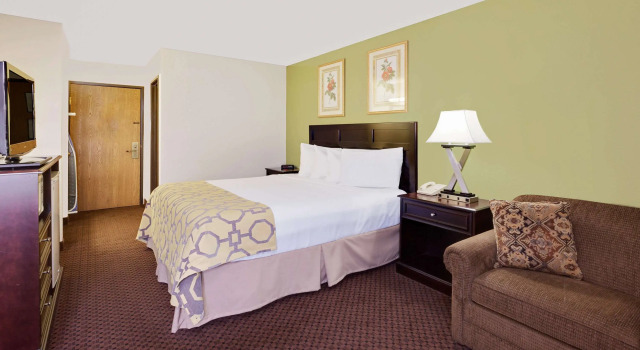Baymont by Wyndham Battle Creek Downtown