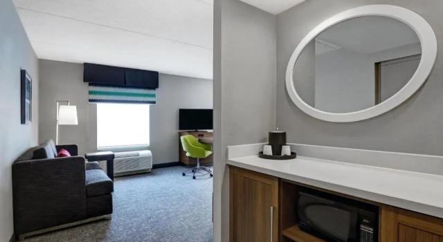 Четырёхместный люкс Hampton Inn & Suites Belleville