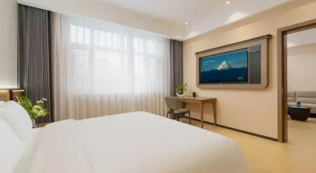 Люкс Deluxe Urumqi  Zhiya Yueju Hotel