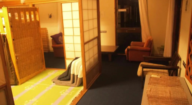 Кровать в общем номере (мужской номер) Freedom2 Welcome to Our Secret Base
