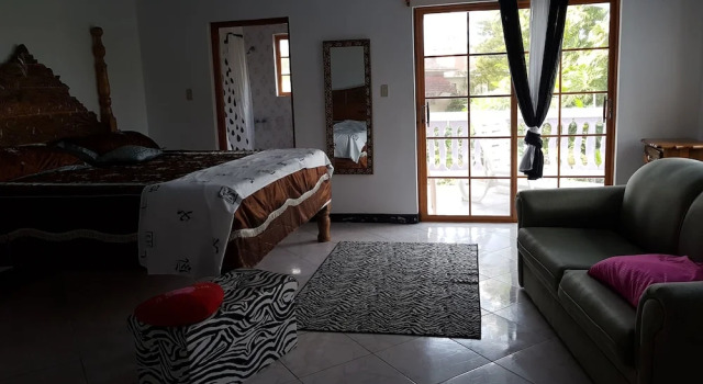 Jamaica Villa Sweetsap, Rezervovat Vila Hotely v Montego Bay Coast se snídaní, Snídaně