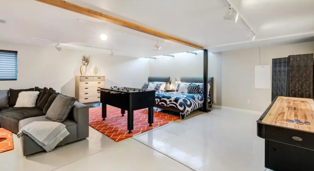 Modern River Front Luxury Chalet by Winter Park Escapes, Забронировать Шале Виллы Винтер Парка, рядом с Body Kneads Massage and Pilates, Вилла