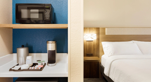 Holiday Inn Express & Suites - Green Bay East, an IHG Hotel, Buchen Sie Hotel Green Bay Wisconsin