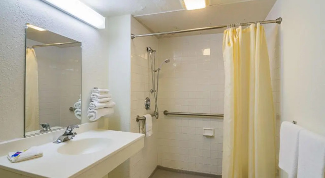 Четырёхместный номер Standard Motel 6-Mitchell, SD