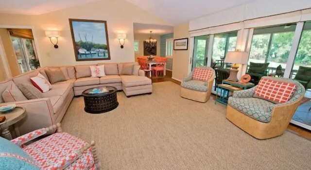 42 N. Sea Pines Drive at The Sea Pines Resort, Забронировать Курортный отель Хилтон-Хед-Айленд Lowcountry, рядом с Поля для гольфа Heron Point and Ocean Course