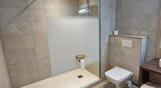 Номер Comfort Hôtel des Lumières Lyon Meyzieu Arena Stadium