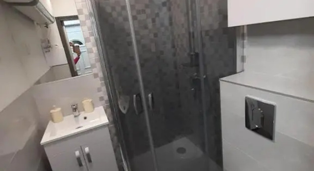 Vízparti gyermekbarát teljesen felújított Apartman, őrzött, saját strand, parkoló, étterem, Prenota Appartamento Balatonfenyves 