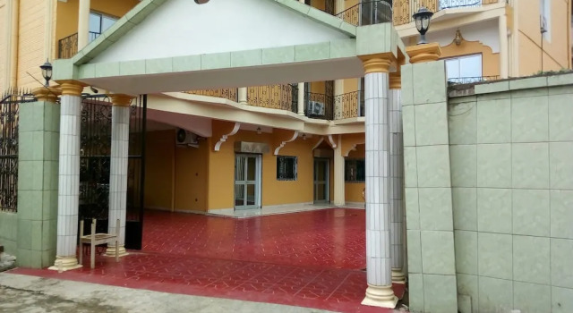 Hôtel - Y, Boek Hotel Hotels in Douala met parkeren, Parkeren