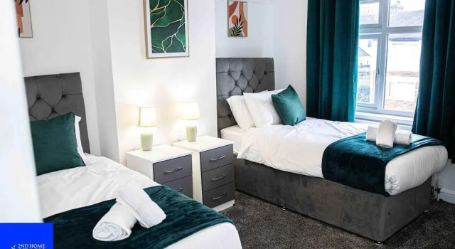 Stoke House Sleeps 5 With Garden and Parking, Забронировать Отель Сток-он-Трент Стаффордшир, рядом с Театр Regent