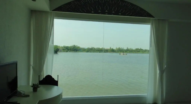 Люкс Deluxe Baan Talay See Cream Resort
