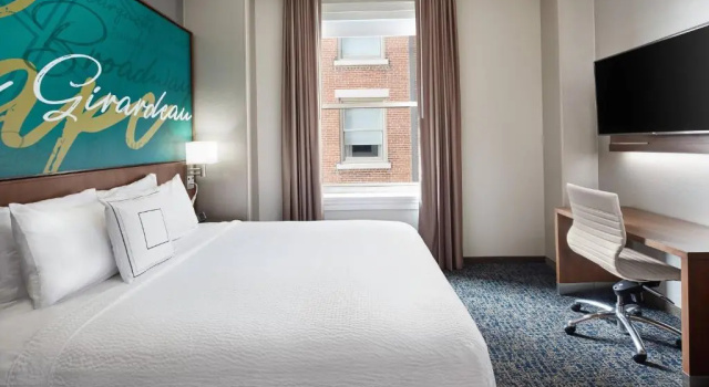 Четырёхместный номер Standard Courtyard by Marriott Cape Girardeau Downtown