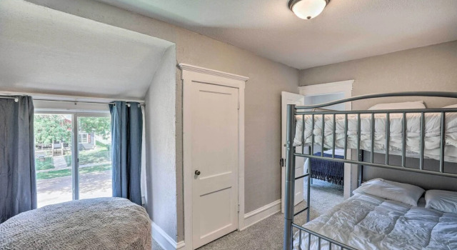 Sioux Falls Abode w/ Fire Pit - 1 Mi to Dtwn!