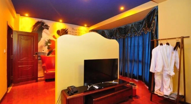Human Touch Warmly Nest, Rezerwuj Hotel Hotele w Kunming z parkingiem, Parking