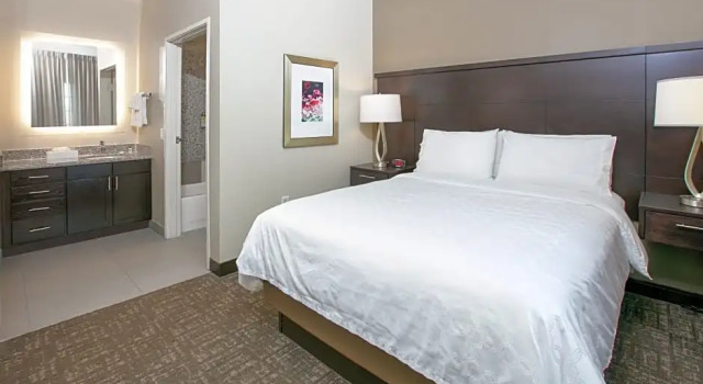 Четырёхместный люкс с 2 комнатами Staybridge Suites Plano - Richardson Area by IHG