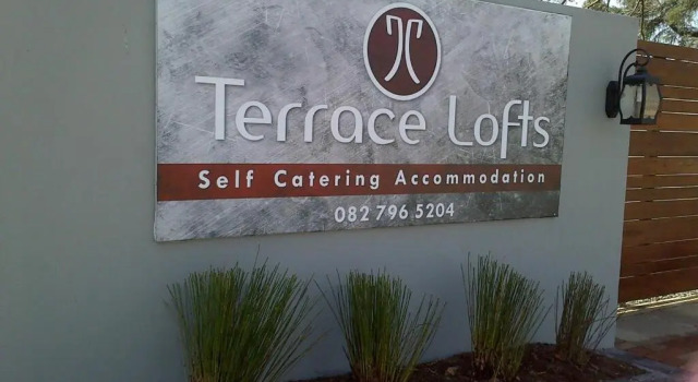 Terrace Lofts, Book Hotel Hoteller i Standerton med parkering, Parkering