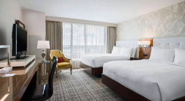 Четырёхместный номер Standard Renaissance Baton Rouge Hotel