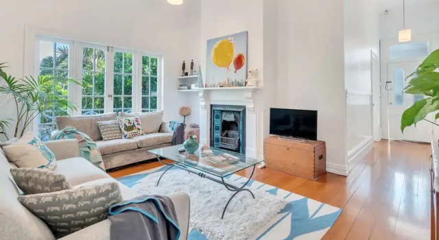 Коттедж с 3 комнатами с балконом Classic 3 Bedroom Home near Ponsonby Rd