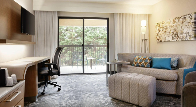 Люкс Courtyard by Marriott Harrisonburg