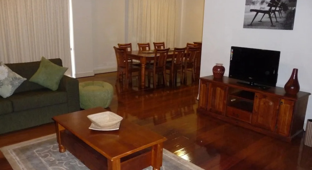 Семейные апартаменты с 3 комнатами с балконом City Escape 3BD in Adelaides East End 6