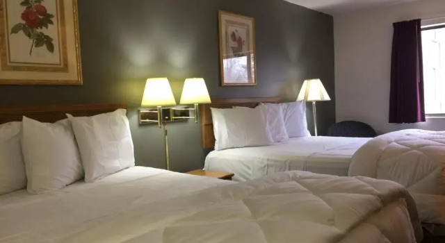 Четырёхместный номер Standard Capital O Amerihost Inn and Suites Fulton Hwy 54 MO