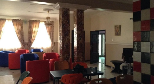 Riana Star Hotel, Boek Hotel 3-sterren hotels in Obio-Akp, 3*