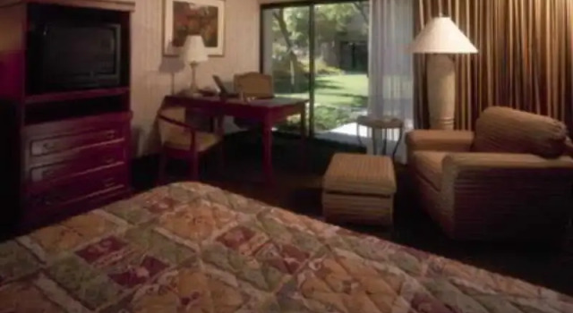 Holiday Inn Phoenix Midtown, Забронировать Отель Альгамбра Финикс, рядом с The Newton
