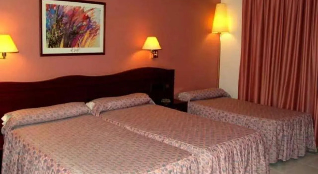 Трёхместный номер Standard Hotel Plaça