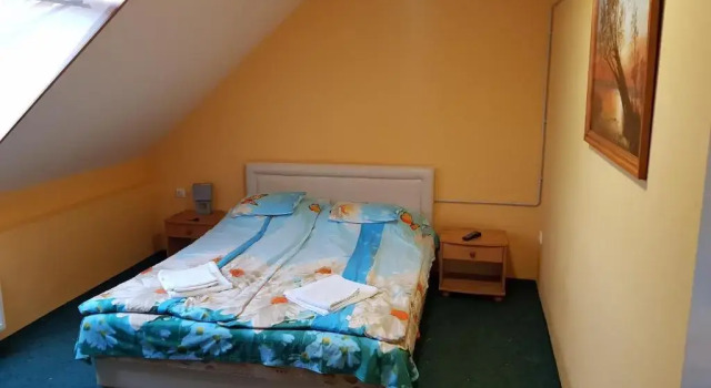ADA Apartmanház, Забронировать Отель Недорогие отели Хайдусобосло, рядом с Bell House, недорого