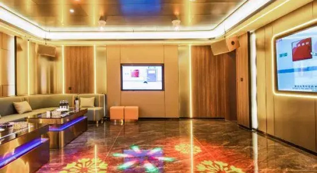 Ghina Fung Hotel, Rezerwuj Hotel Hotele biznesowe w Gansu, 4* 5*