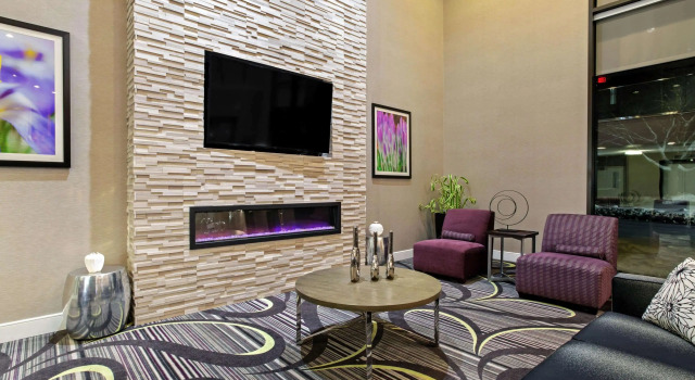 La Quinta Inn & Suites Andover, Varaa Hotelli Hotellit New England uima-altaalla, Uima-allas