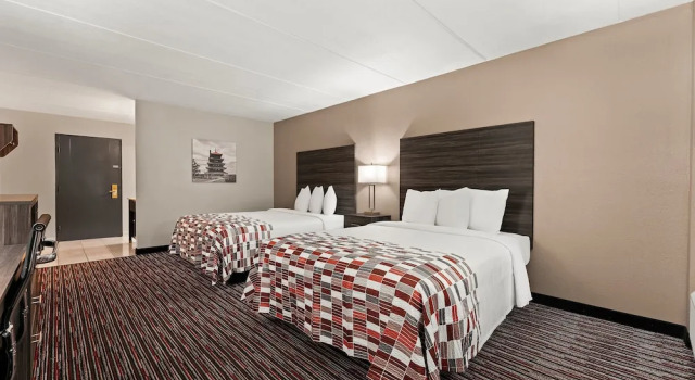 Четырёхместный номер Deluxe Red Roof Inn Reading
