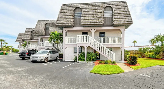 Апартаменты Steps to Sand: Condo w/ Pool Access in Cocoa Beach