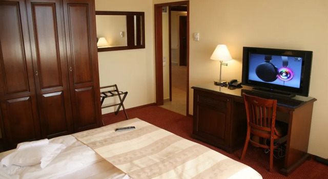 Hotel Garden Club, Rezerwuj Hotel Hotele w Bran z basenem, Basen