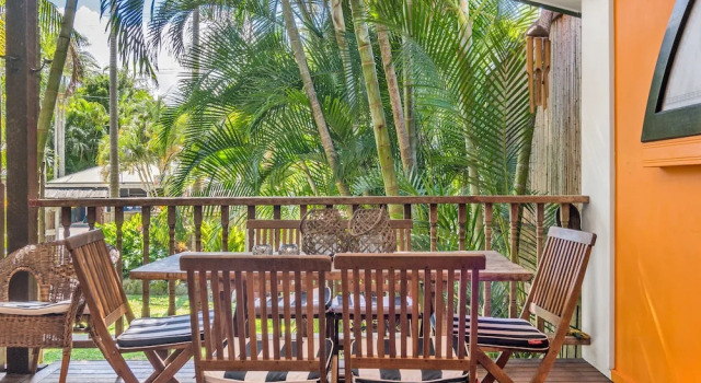 Коттедж Classic с 4 комнатами Longhouse - spacious 4 BR Belongil Beach retreat