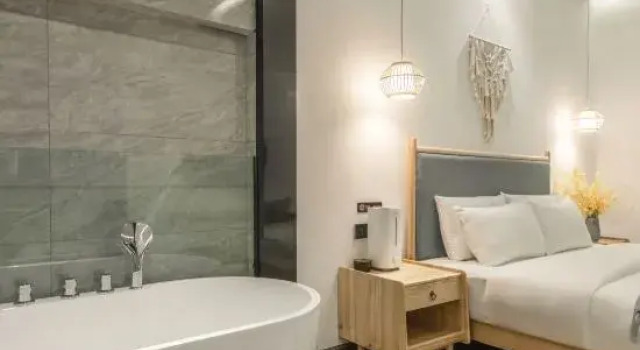 Полулюкс Luxury Floral Lux Hotel · living in another courtyard (Lijiang ancient city light luxury store)