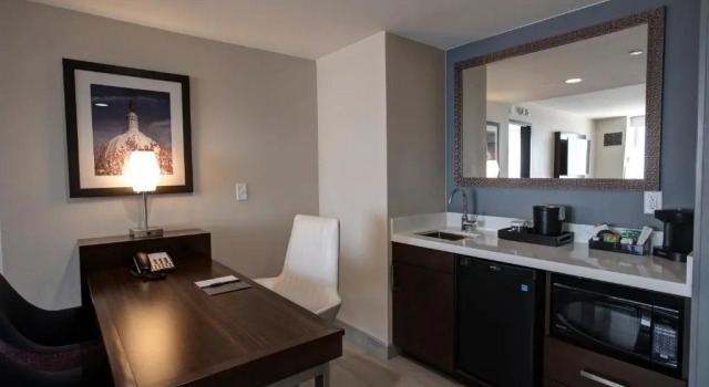 Номер Standard Embassy Suites By Hilton Oklahoma City Northwest