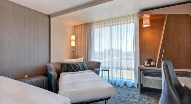 Люкс Courtyard by Marriott Bentonville Rogers Promenade