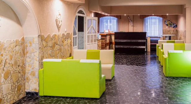 KOMPLEX -Rendezvénytermek-Panzió-Apartman-Irodák, Забронировать Отель Матесалька Сабольч-Сатмар-Берег