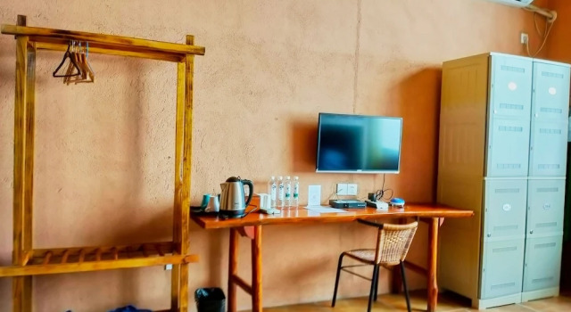 Четырёхместный номер Economy c 1 комнатой Yangshuo Edens Social Guesthouse - cozy garden courtyard & fresh craft coffee & night beers & outdoor activities
