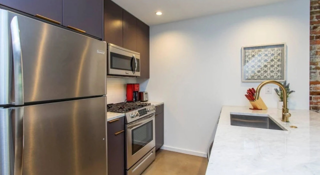 Коттедж с 2 комнатами Steps From Jefferson - New Boutique Building - Center City