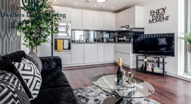 Basildon - Dwellers Delight Living Ltd Serviced Accommodation , 2 Bedroom Penthouse Basildon Essex with Free Wifi & secure parking, Забронировать Отель Базилдон Эссекс