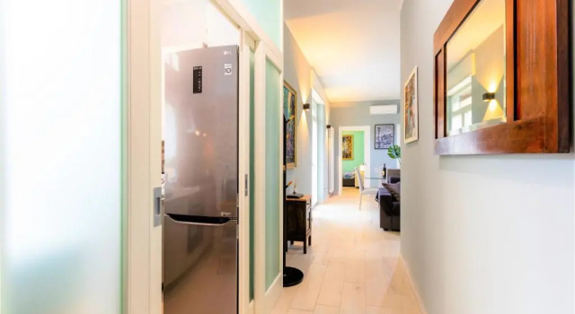 Апартаменты Hostly - Art And Color Rome Midtown - 3Br 2Ba