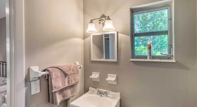 Коттедж Pet-friendly Brunswick Retreat w/ Gas Grill!