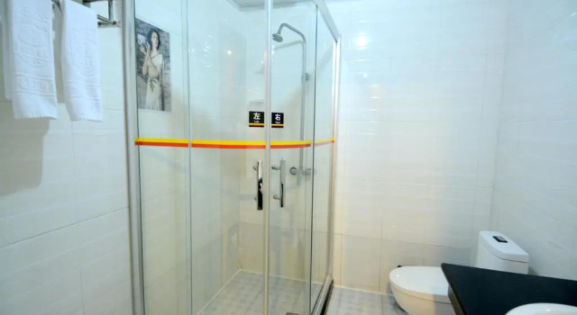 Super 8 by Wyndham Pingyao Railway Station Shun Cheng Lu, Reservar Hotel Hotéis em Pingyao com estacionamento, perto de North First Escort, Estacionamento