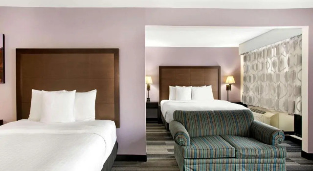 Номер Deluxe La Quinta Inn & Suites by Wyndham Springfield Airport Rte 66