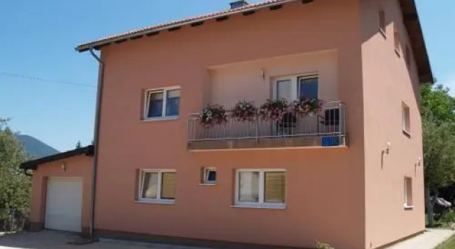Rooms Iva, Rezerwuj Hotel Korenica 
