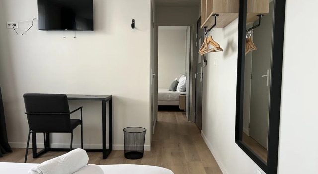 Трёхместный номер Comfort Hôtel Le Ponson