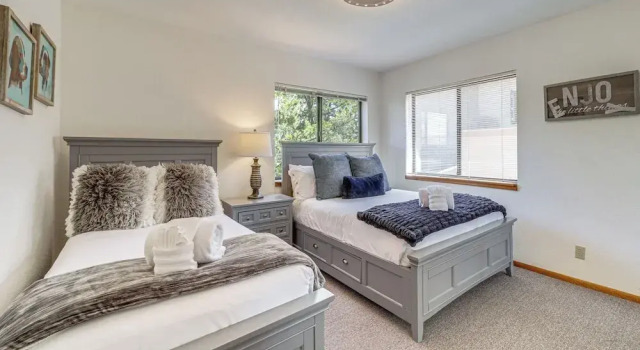 2 Mi to Uptown Sedona: Home w/ Hot Tub & Fire Pit!
